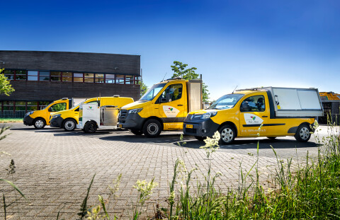 Elektrisch wagenpark gemeente Peel en Maas : 4 voertuigen op een rij